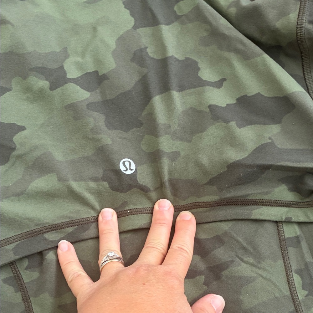 Lululemon Women's Camouflage Jacket - Picture 5 of 5